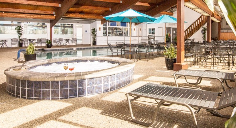 Pool-web-3653-hotel-at-cape-ann-marina