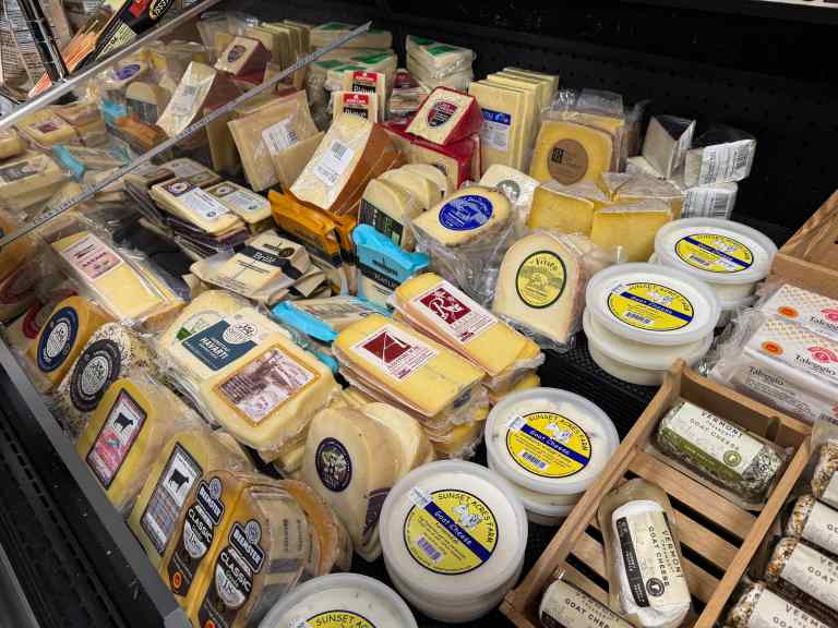 common-crow-natural-market (2)