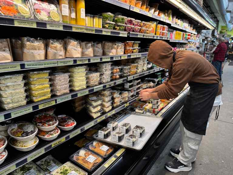 common-crow-natural-market (3)